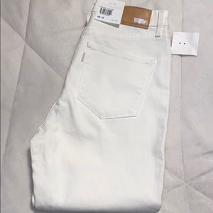 Levis- White High Rise Jean